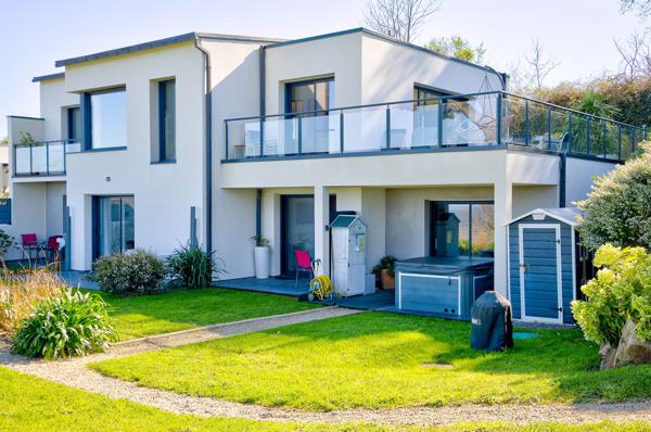 OPPORTUNITÉ RARE – VILLA VUE MER + 60 000 €/AN DE REVENUS – LOUANNEC / PERROS-GUIREC