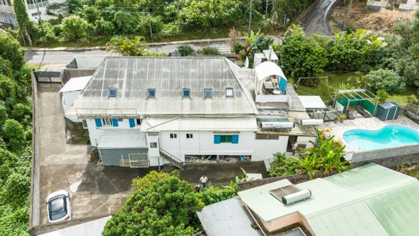 Élégante demeure familiale de 276 m² avec piscine et parc arboré – Le Tampon