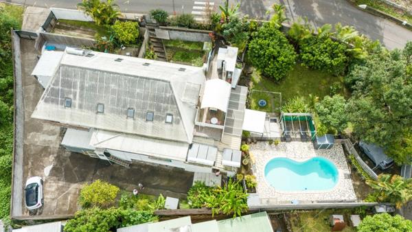 Élégante demeure familiale de 276 m² avec piscine et parc arboré – Le Tampon