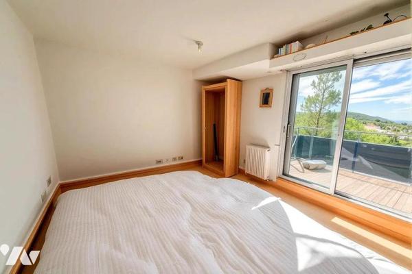 Maison familliale avec travaux à prévoir située à pied des commodités et services