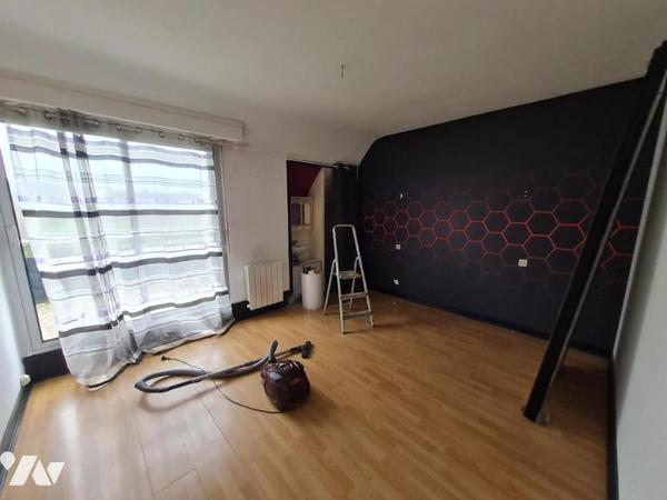 Maison familliale avec travaux à prévoir située à pied des commodités et services