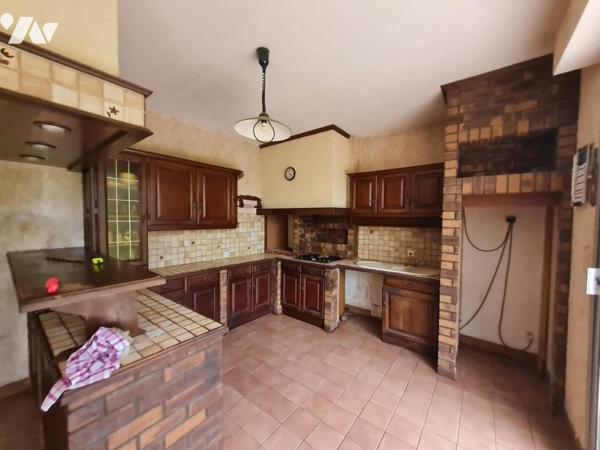 Maison familliale avec travaux à prévoir située à pied des commodités et services