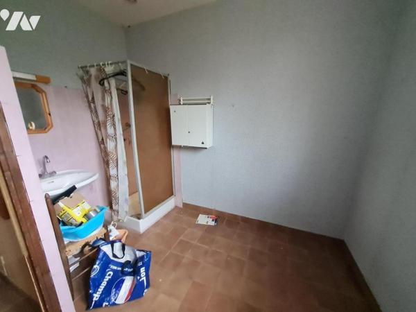 Maison familliale avec travaux à prévoir située à pied des commodités et services