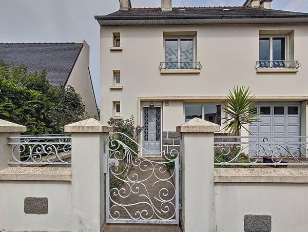 Maison à vendre à Yffiniac - Maison familiale en plein bourg de Yffiniac, profitant de trois chambres et un jardin agréable !