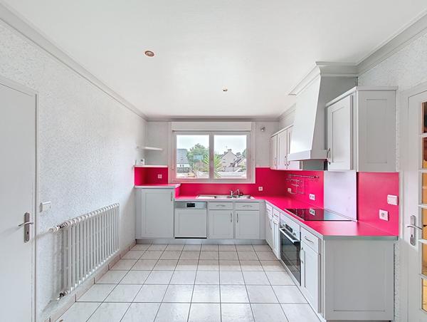 Maison à vendre à Yffiniac - Maison familiale en plein bourg de Yffiniac, profitant de trois chambres et un jardin agréable !