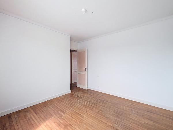 Maison à vendre à Yffiniac - Maison familiale en plein bourg de Yffiniac, profitant de trois chambres et un jardin agréable !