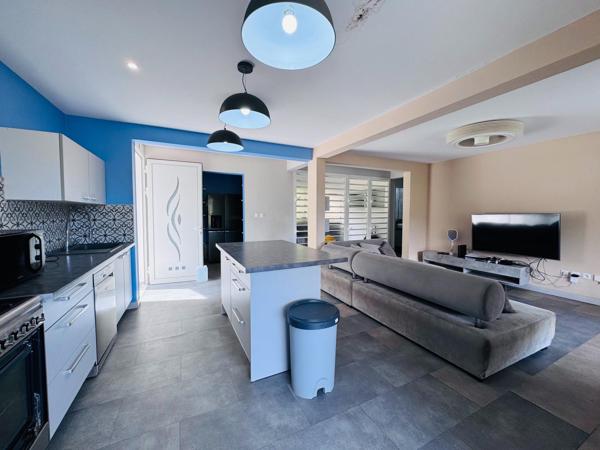 Maison T4, studio, piscine à débordement