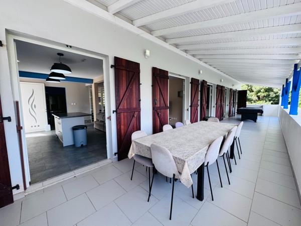 Maison T4, studio, piscine à débordement