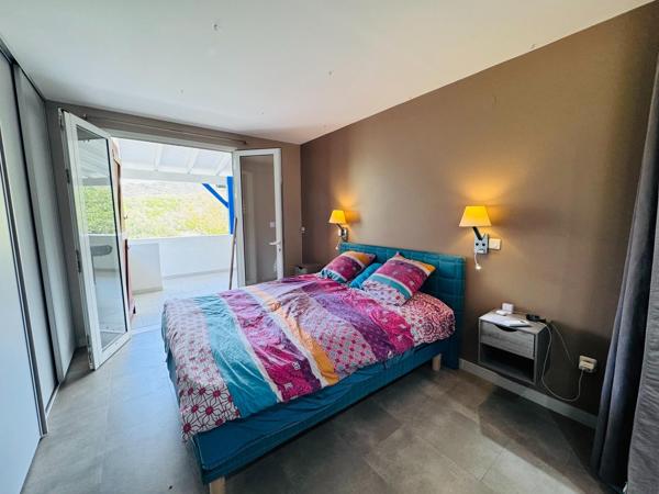 Maison T4, studio, piscine à débordement
