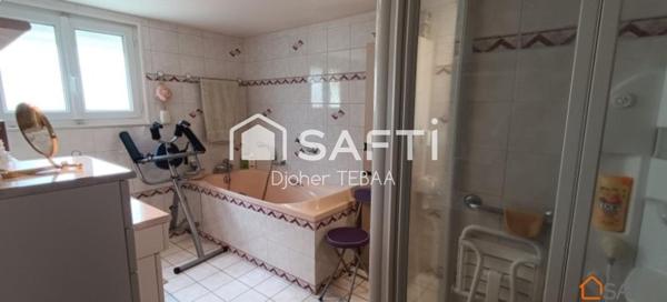 Maison familiale avec étang et dépendances