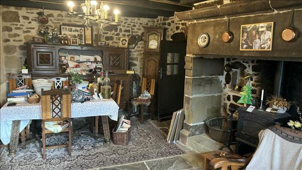 Maison à vendre |  La Chapelle-aux-Brocs |  6 pièces | 136 m²