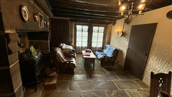 Maison à vendre |  La Chapelle-aux-Brocs |  6 pièces | 136 m²