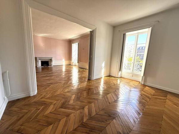 Clermont-Ferrand, Locaux de 236 m 2 de 2 300 € CC
