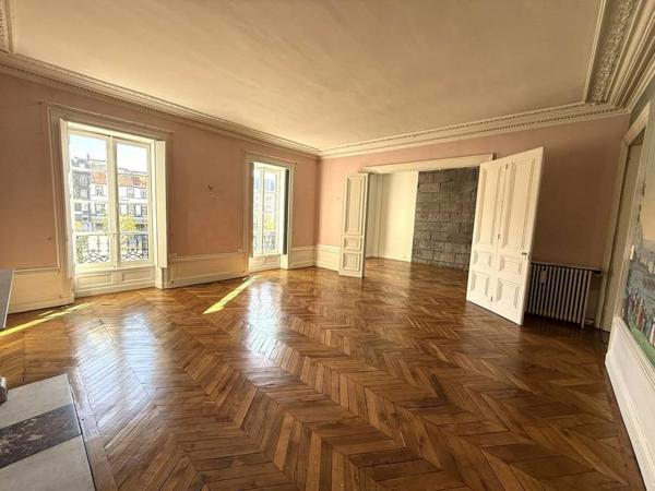 Clermont-Ferrand, Locaux de 236 m 2 de 2 300 € CC