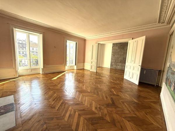 Clermont-Ferrand, Locaux de 236 m 2 de 2 300 € CC