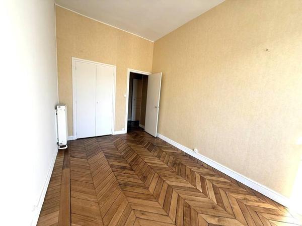 Clermont-Ferrand, Locaux de 236 m 2 de 2 300 € CC