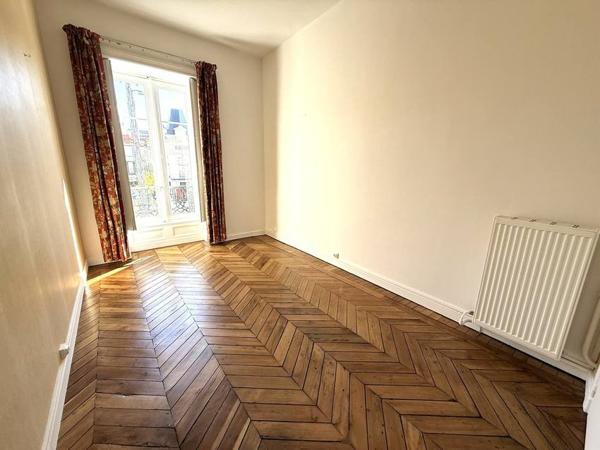 Clermont-Ferrand, Locaux de 236 m 2 de 2 300 € CC