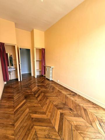 Clermont-Ferrand, Locaux de 236 m 2 de 2 300 € CC
