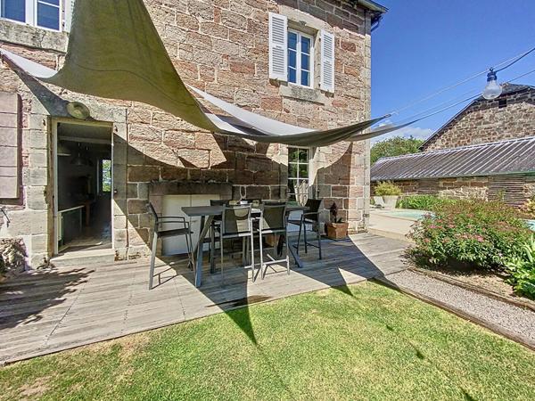 Maison en pierre à vendre à Vars Sur Roseix - 3 chambres - Une piscine - Garage -