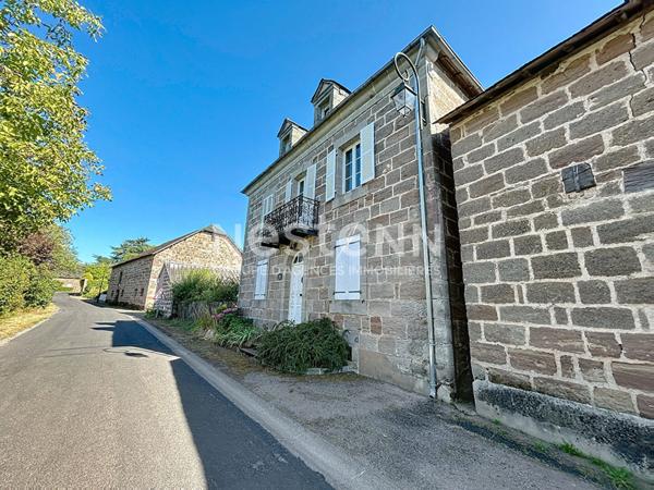 Maison en pierre à vendre à Vars Sur Roseix - 3 chambres - Une piscine - Garage -
