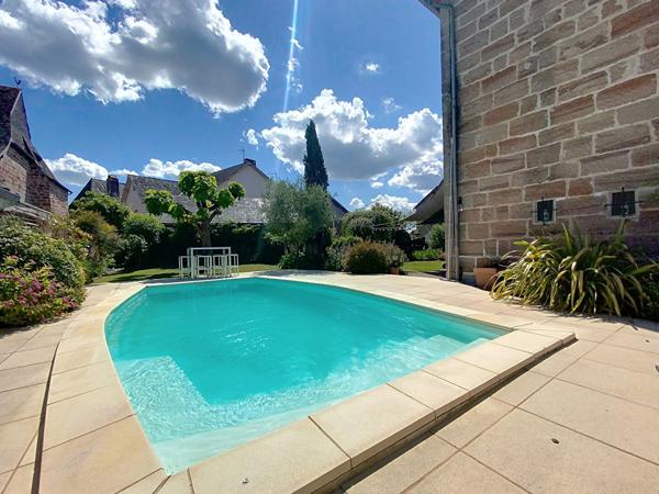 Maison en pierre à vendre à Vars Sur Roseix - 3 chambres - Une piscine - Garage -