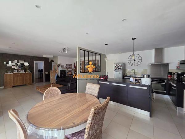 Vente                                                      Maison
                        
                     5 pièces                      151 m2                     à Aureilhan