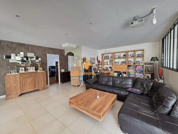 Vente                                                      Maison
                        
                     5 pièces                      151 m2                     à Aureilhan