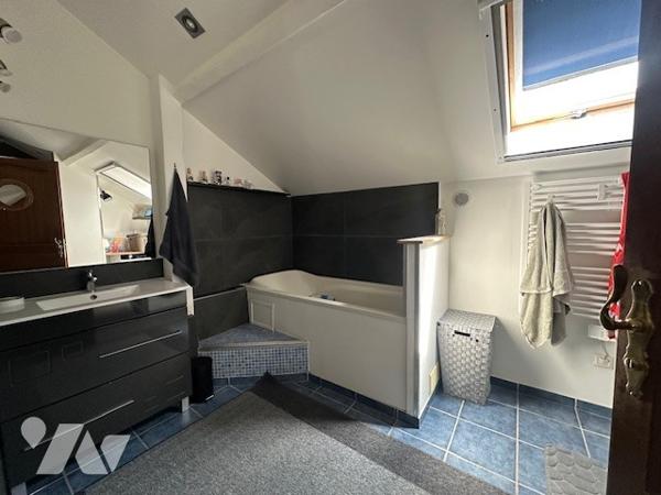 Appartement rénové et chaleureux situé sur la commune d'ARC-LES-GRAY