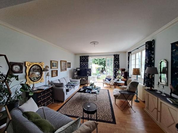 A DEUX PAS DU CENTRE VILLE: LE CHARME ET L'ESPACE REUNIS