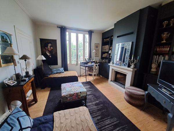 A DEUX PAS DU CENTRE VILLE: LE CHARME ET L'ESPACE REUNIS