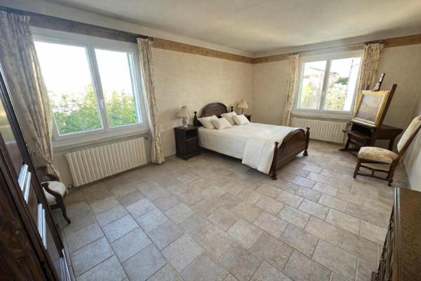 St Victoret - Propriété de 429 m² avec dépendances, piscine, pool house