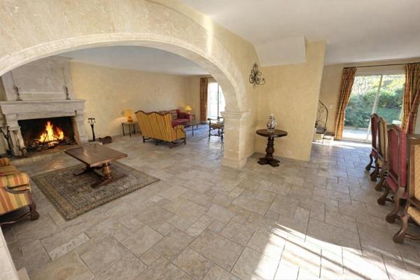 St Victoret - Propriété de 429 m² avec dépendances, piscine, pool house