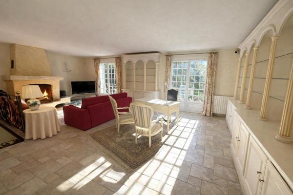 St Victoret - Propriété de 429 m² avec dépendances, piscine, pool house