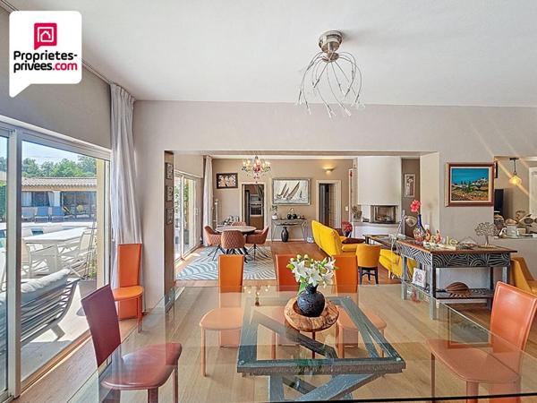 VILLA PLAIN PIED 7 PIECES 203 m2 PISCINE ET TERRAIN  PAYSAGER DE 2500 M2