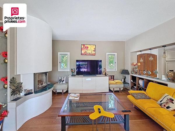 VILLA PLAIN PIED 7 PIECES 203 m2 PISCINE ET TERRAIN  PAYSAGER DE 2500 M2