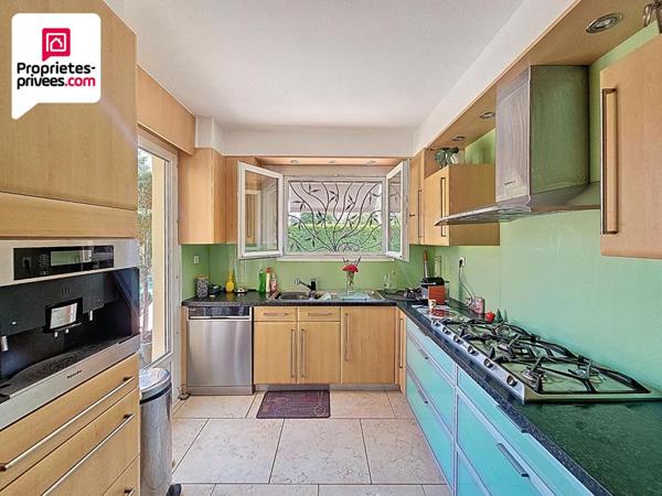 VILLA PLAIN PIED 7 PIECES 203 m2 PISCINE ET TERRAIN  PAYSAGER DE 2500 M2