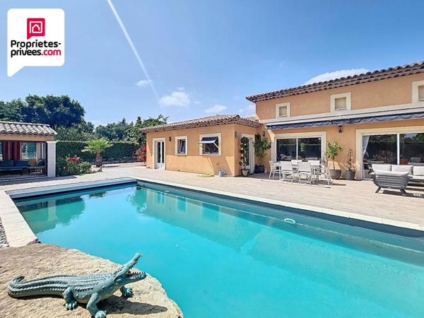 VILLA PLAIN PIED 7 PIECES 203 m2 PISCINE ET TERRAIN  PAYSAGER DE 2500 M2