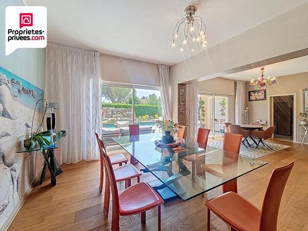 VILLA PLAIN PIED 7 PIECES 203 m2 PISCINE ET TERRAIN  PAYSAGER DE 2500 M2