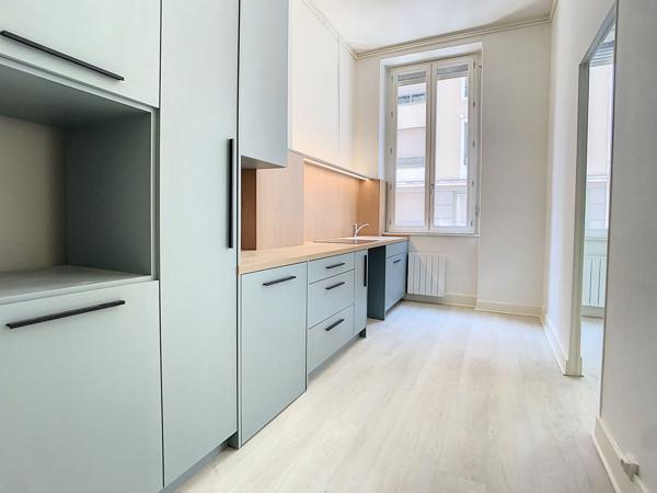 Lyon 6ème : T3 récemment rénové, emplacement idéal avec cuisine équipée