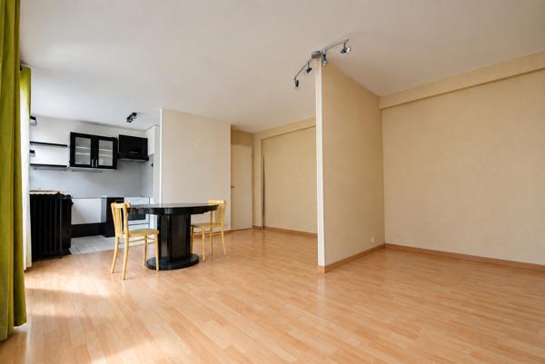 2 PIÈCES LUMINEUX - SÉJOUR 23M² - BALCON - CAVE