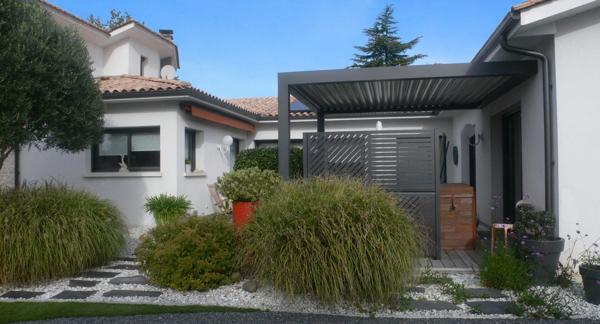 Magnifique villa contemporaine de standing de 208 m² idéalement située.