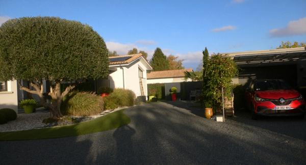 Magnifique villa contemporaine de standing de 208 m² idéalement située.