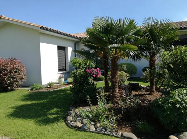 Magnifique villa contemporaine de standing de 208 m² idéalement située.