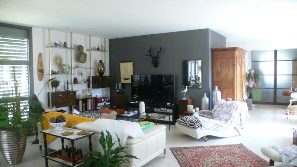 Magnifique villa contemporaine de standing de 208 m² idéalement située.