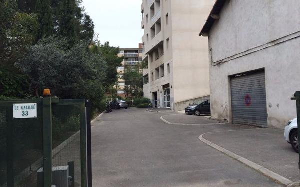 Stationnement à louer