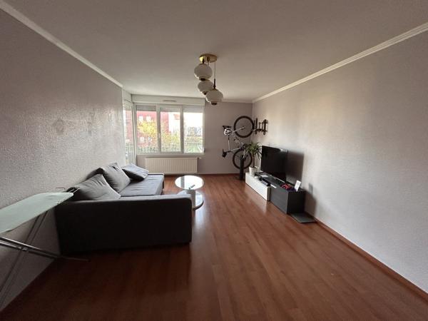 F3 de 70 m2 + une cave + 2 places de parking à PFASTATT (68120)