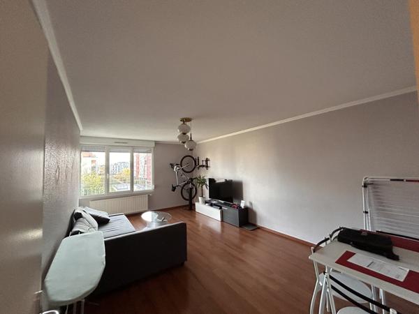 F3 de 70 m2 + une cave + 2 places de parking à PFASTATT (68120)