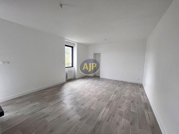Location appartement Cleguerec : 460 € - AJP Immobilier Pontivy