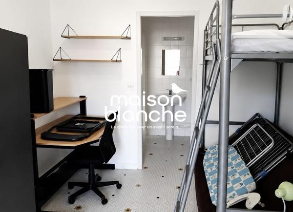 STUDIO MEUBLE DANS UNE MAISON - TALENCE