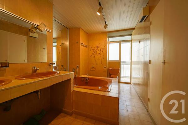 Appartement à vendre  8 pièces - 185 m 2   BASTIA  - 202